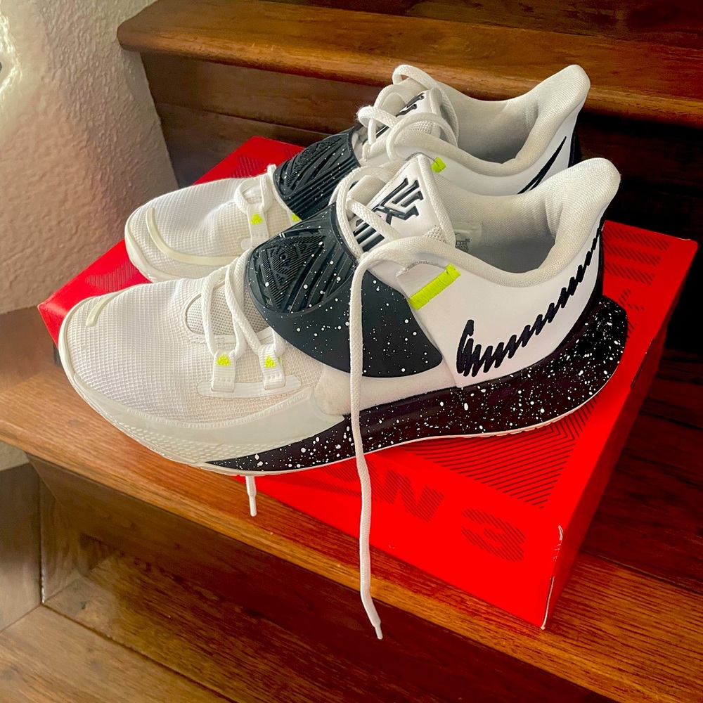 Kyrie Low 3 - USED LIKE NEW CONDITION